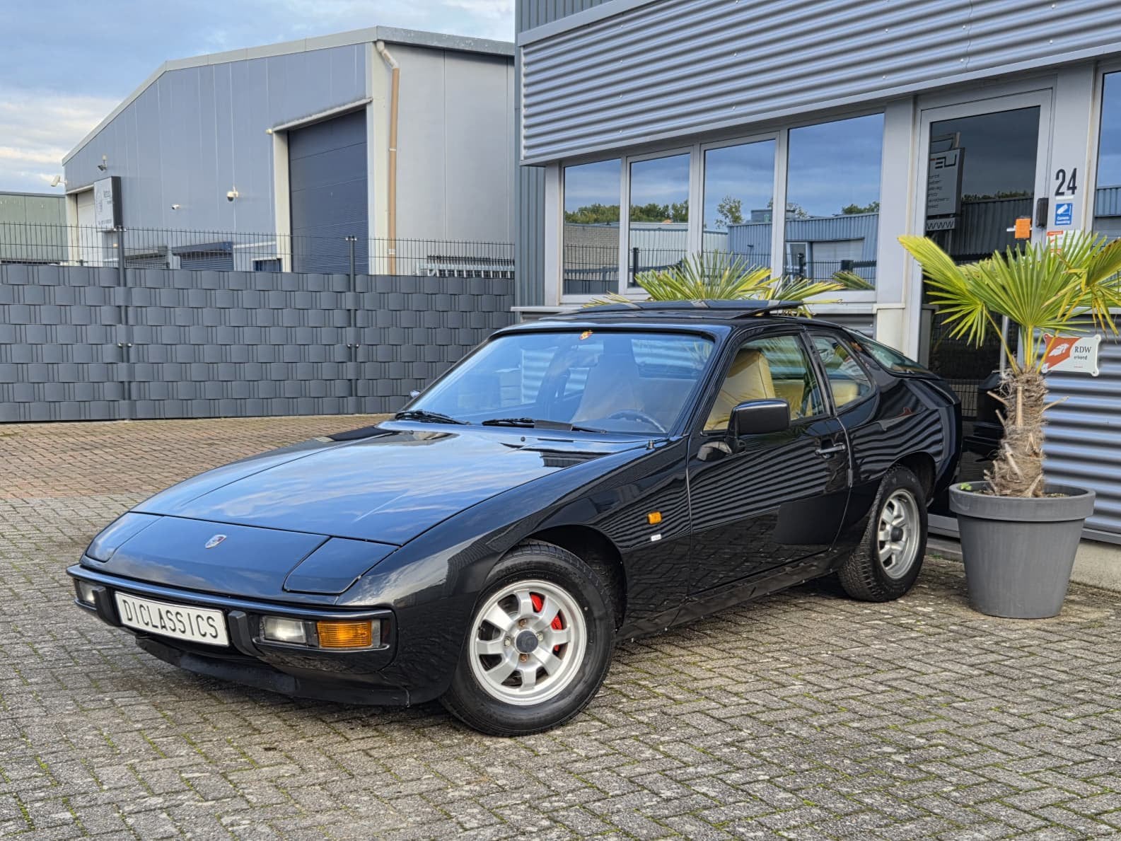 Porsche 924 2.0 Targa 1981!!, Auto's, Beige, 4 cilinders, Zwart, Leder