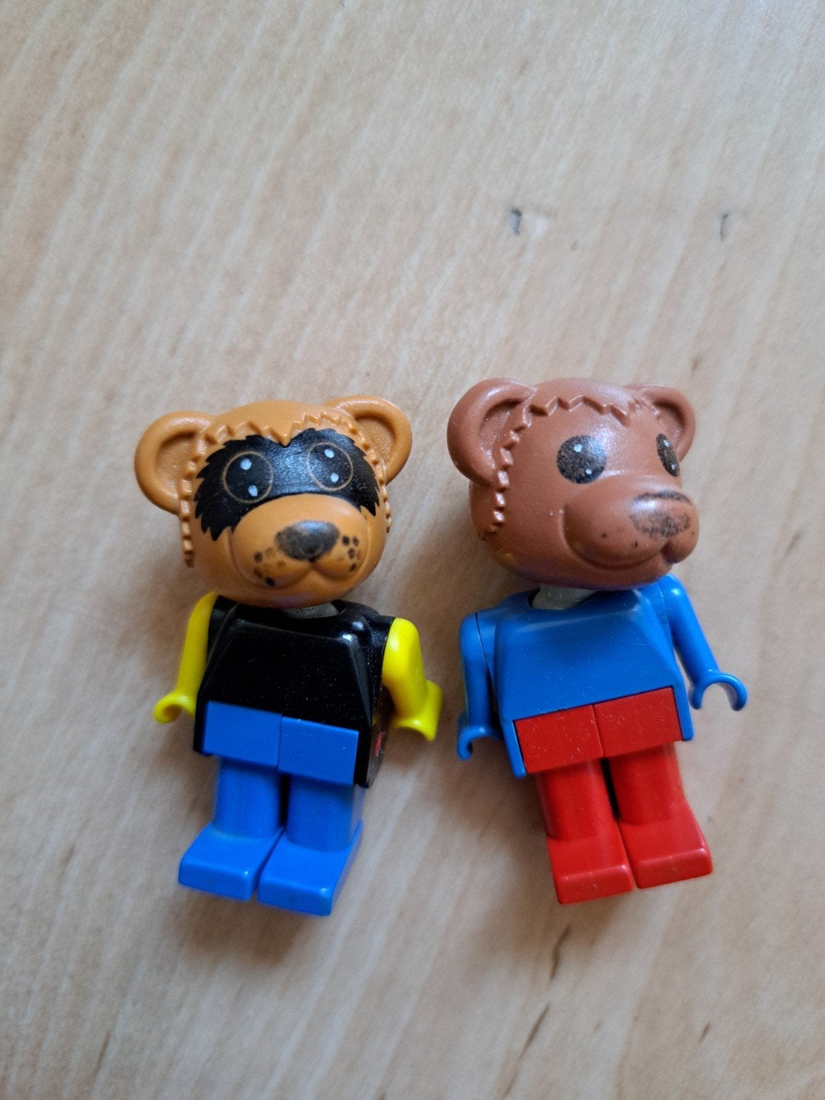 2 Fabuland figuren Ricky raccoon en bernard beer, Ophalen of Verzenden, Gebruikt, Minifiguur, Duplo