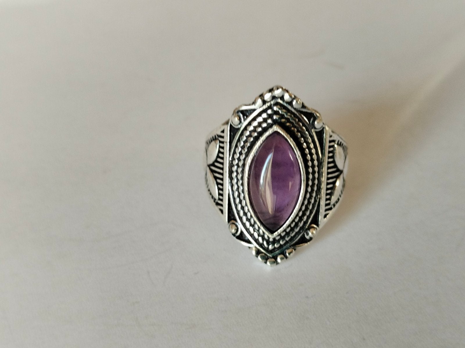 zilveren ring met paars amethist maat 18, 18 tot 19, Verzenden, Paars, Nieuw