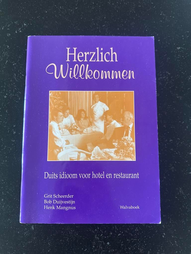 Duits voor Hotels en Restaurants - Herlzich Willkommen, Ophalen, Zo goed als nieuw