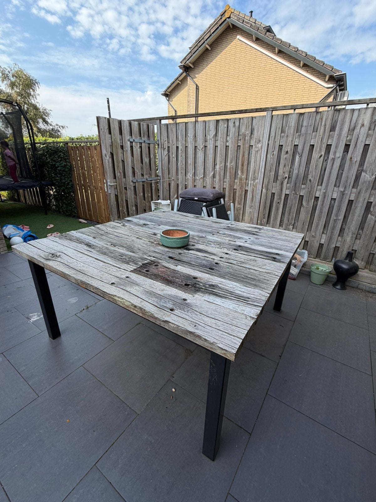 Grote zware metalen tafel met hout. Gratis ophalen, Tuin en Terras, Ophalen, Gebruikt, Vierkant, Staal