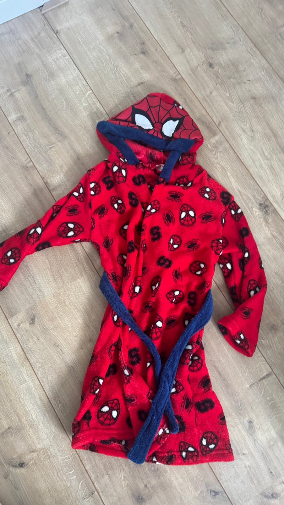 Badjas Spider-Man 122/128, Kinderen en Baby's, Kinderkleding | Maat 122, Ophalen of Verzenden, Zo goed als nieuw, Jongen, Nacht- of Onderkleding
