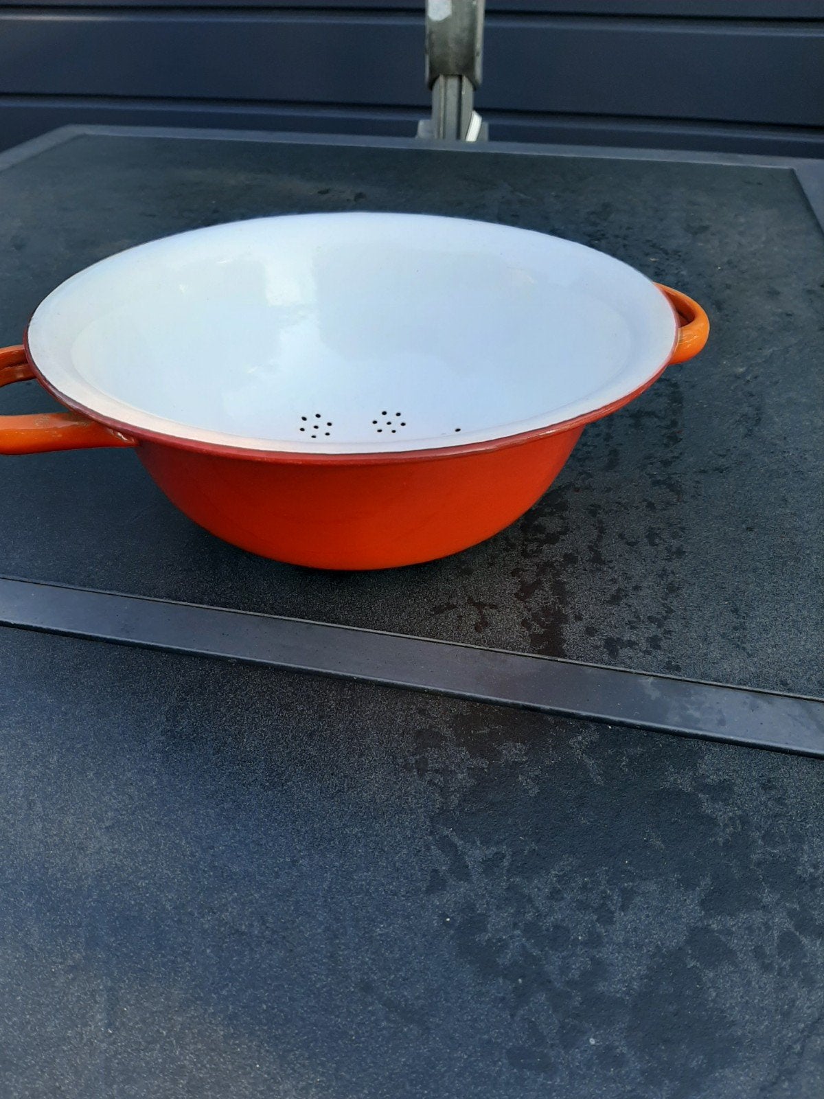 emaille vergiet oranje/rood. zeer mooie staat., Ophalen