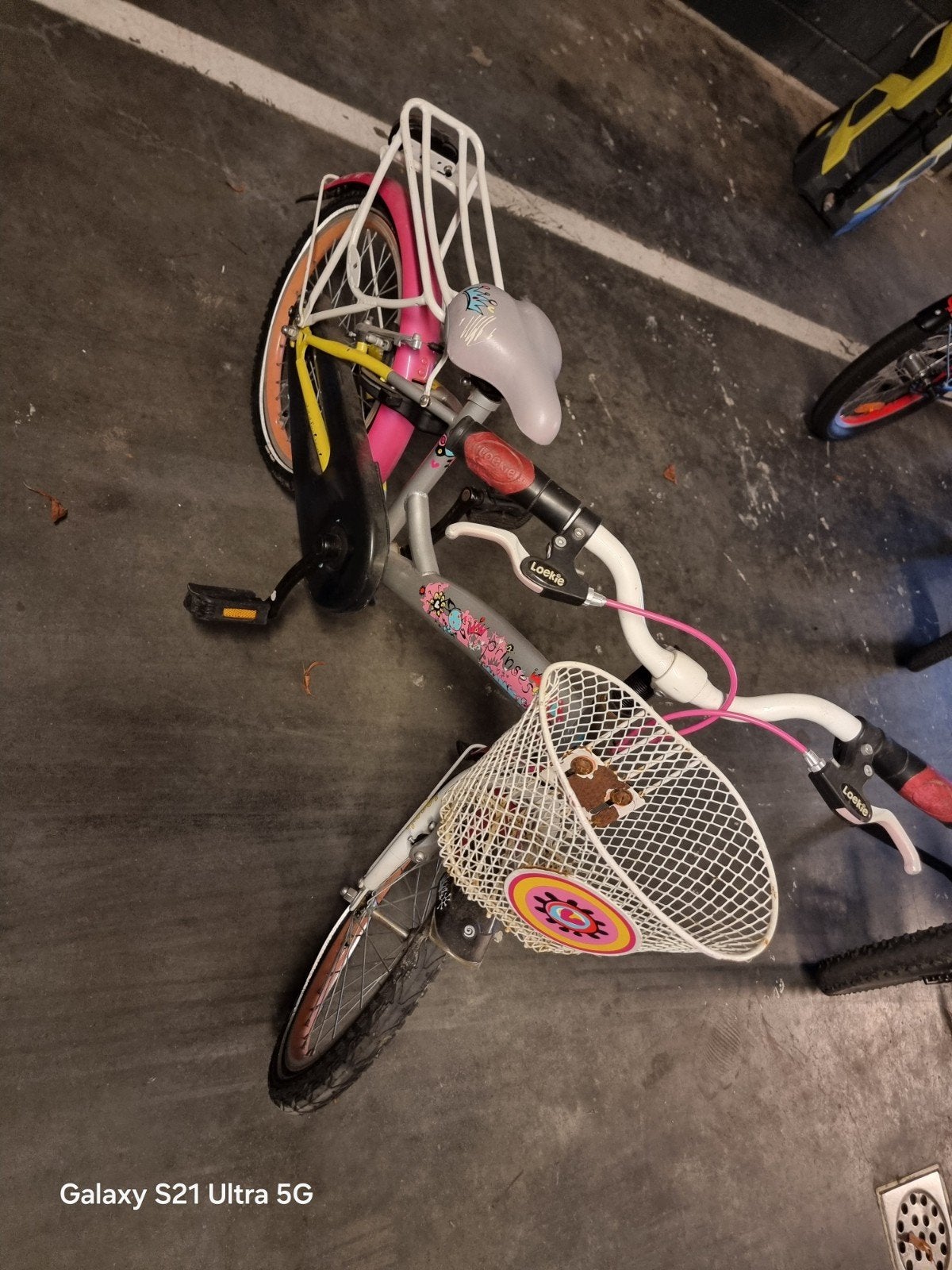 Kinderfiets 20 inch leke banden met mandje en bagagedrager, Fietsen en Brommers, Terugtraprem, Gebruikt, Onbekend, Ophalen of Verzenden