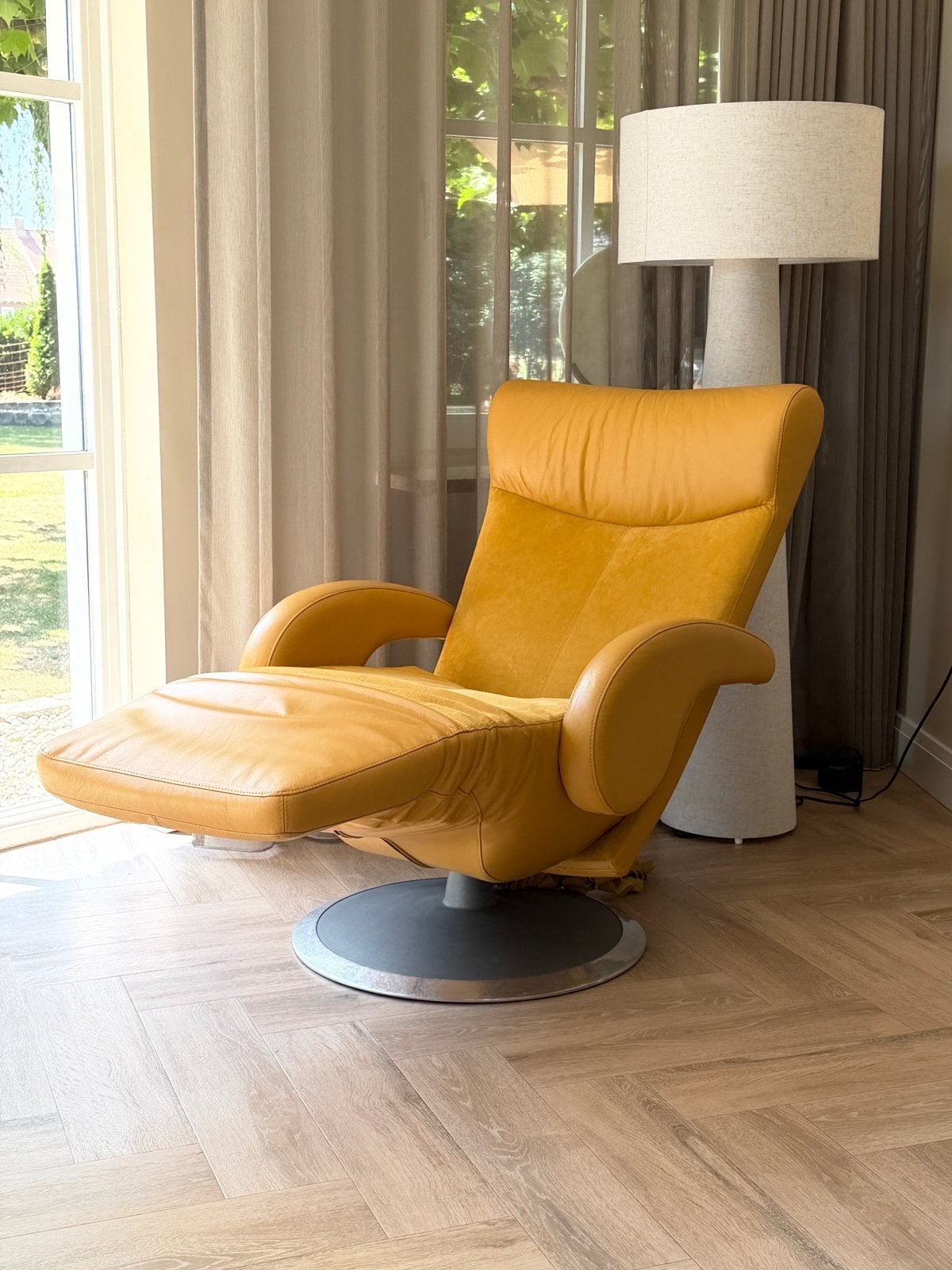 Leolux helical fauteuil elektrisch, Huis en Inrichting, Fauteuils, Ophalen, 100 tot 125 cm, Leer, Zo goed als nieuw