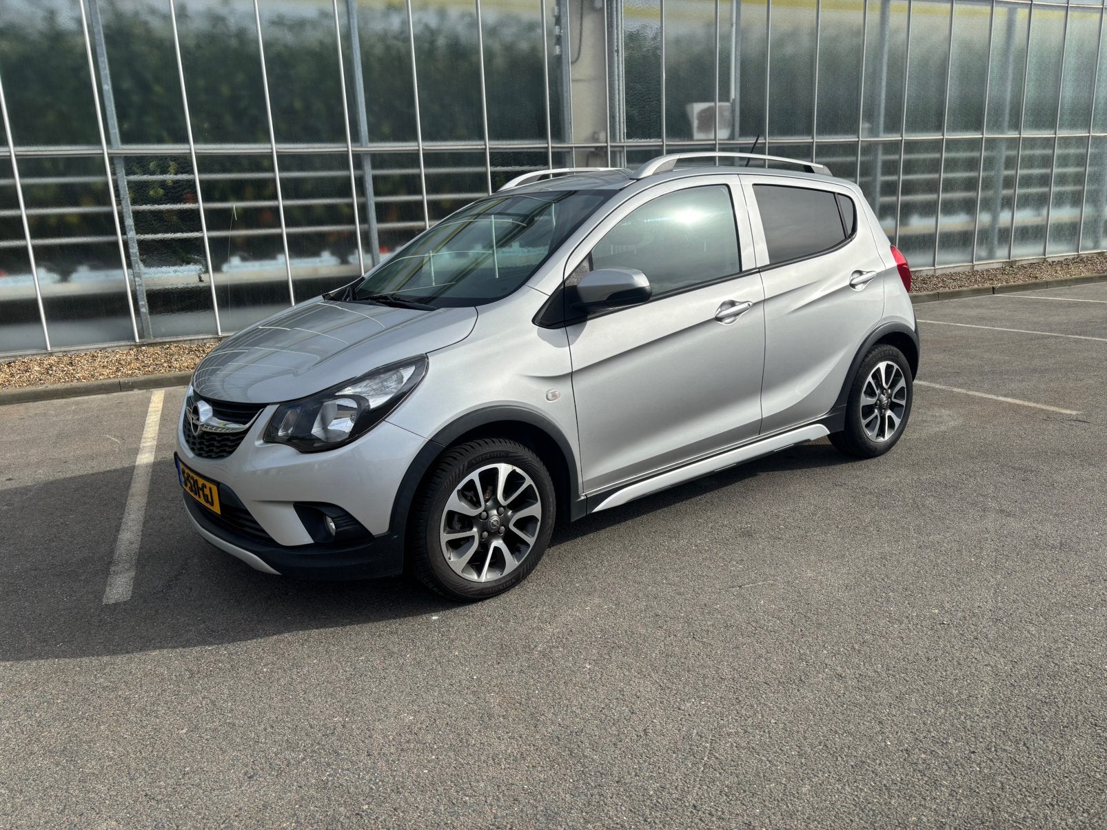 Opel Karl Rocks te koop – compacte, stoere en zuinige auto, Auto's, Opel, 839 kg, 74 pk, Handgeschakeld, Particulier