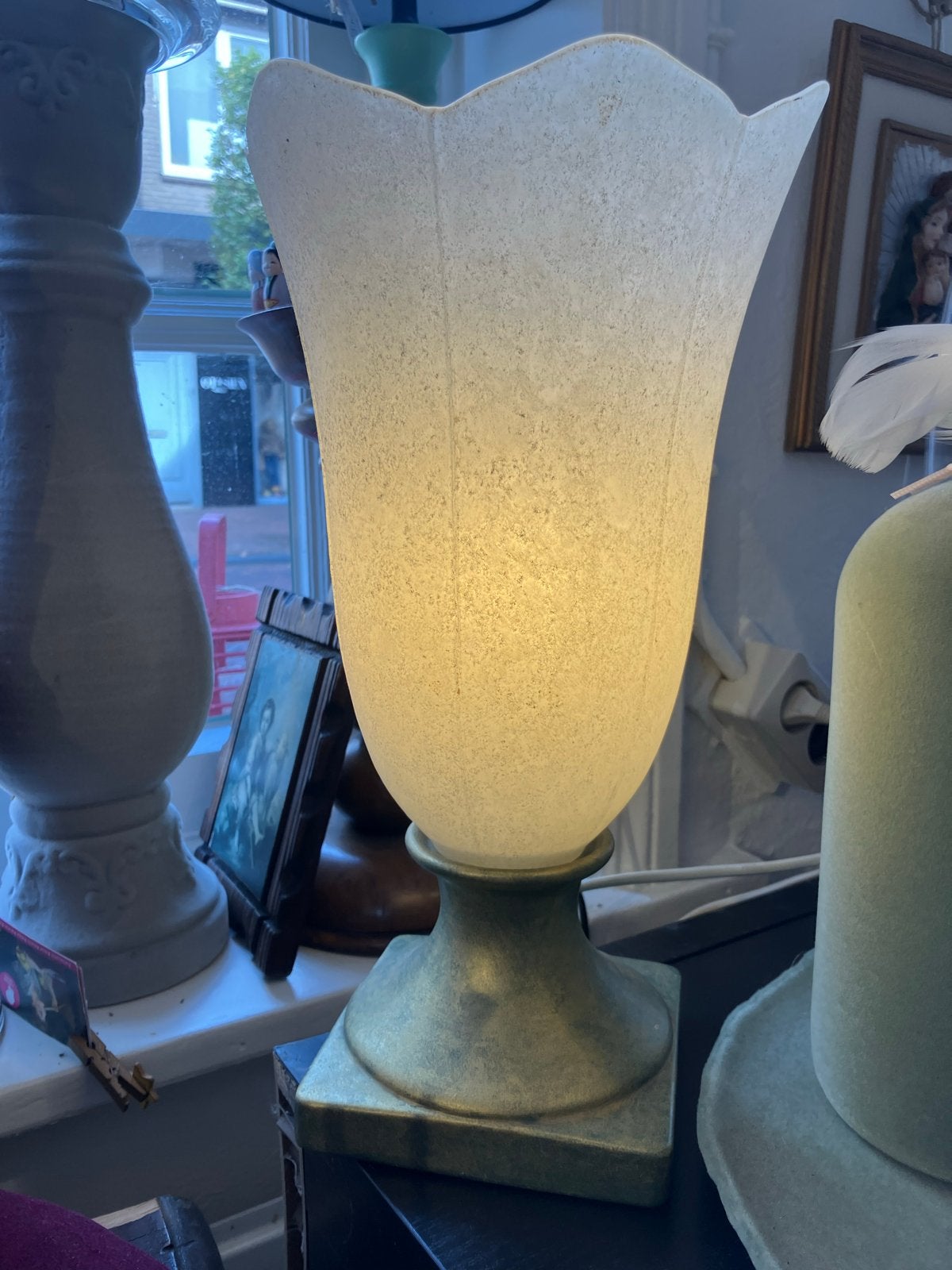 Vintage Tafellamp met Bloemvormige Glazen Kap, Ophalen of Verzenden