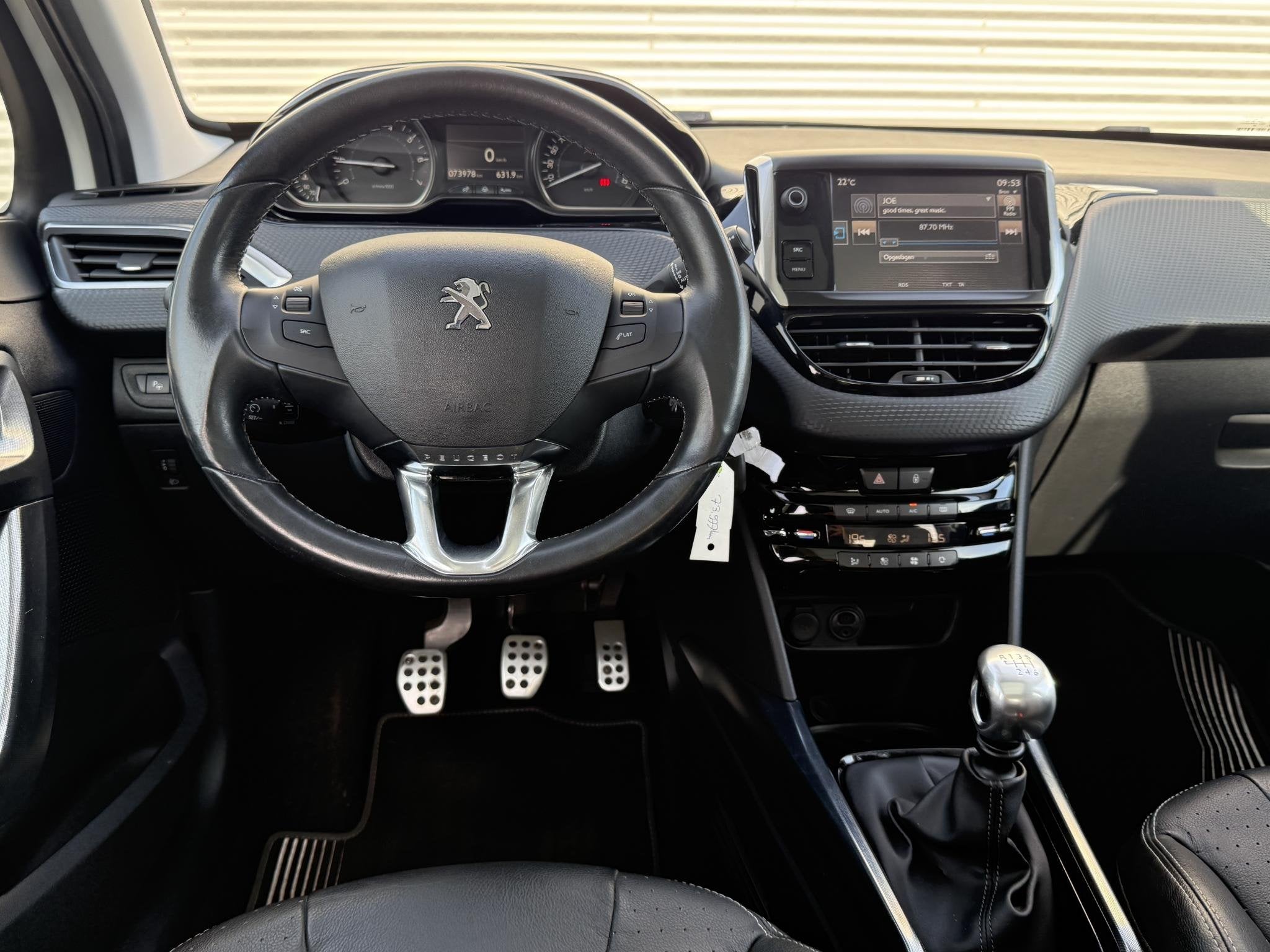 Peugeot 2008 1.2 PureTech Féline 1e Eigenaar|Navi|Pano|Clim, Auto's, Euro 6, 1270 kg, Wit, Leder