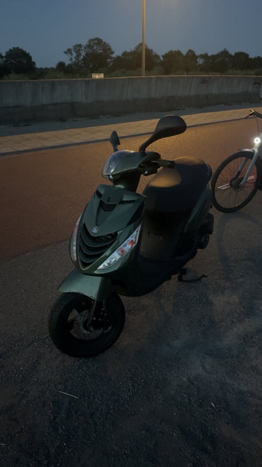 Piaggio zip iget 50cc, Fietsen en Brommers, Scooters | Piaggio, Ophalen, Zo goed als nieuw, Benzine, Zip