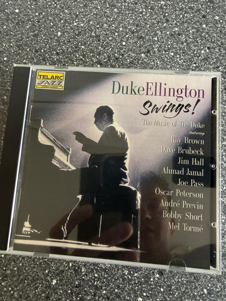 Cd duke ellington swings, Ophalen of Verzenden, 1980 tot heden, Zo goed als nieuw, Jazz