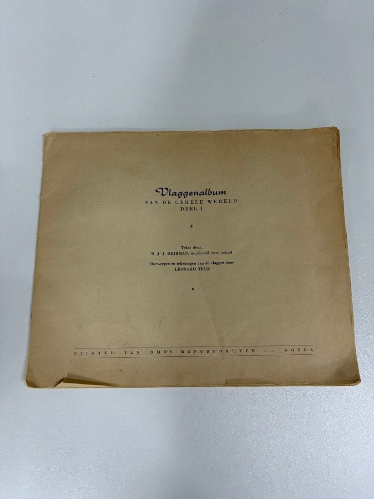 Vlaggenalbum van de gehele wereld – Deel I, Ophalen of Verzenden, Gelezen, Leonard True, Plaatjesalbum