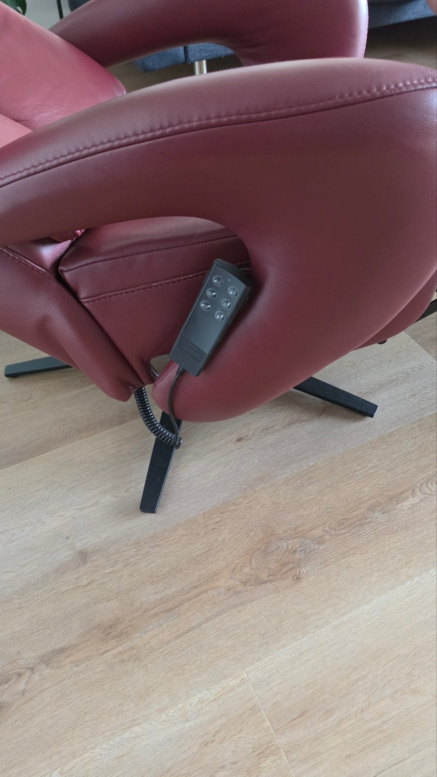 Luxe rode leren relaxfauteuil met elektrische bediening, Ophalen, Gebruikt, 100 tot 125 cm, Leer