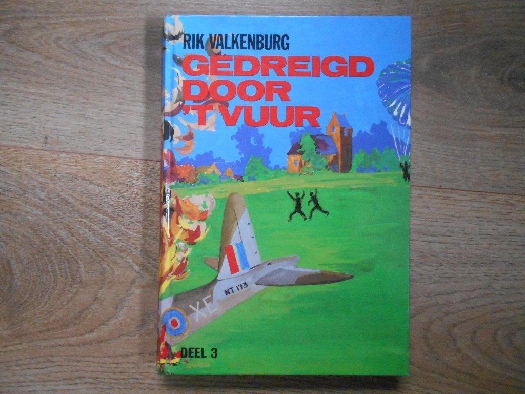 Rik Valkenburg Gedreigd door `t vuur, Ophalen of Verzenden, Tweede Wereldoorlog, Zo goed als nieuw, Overige onderwerpen