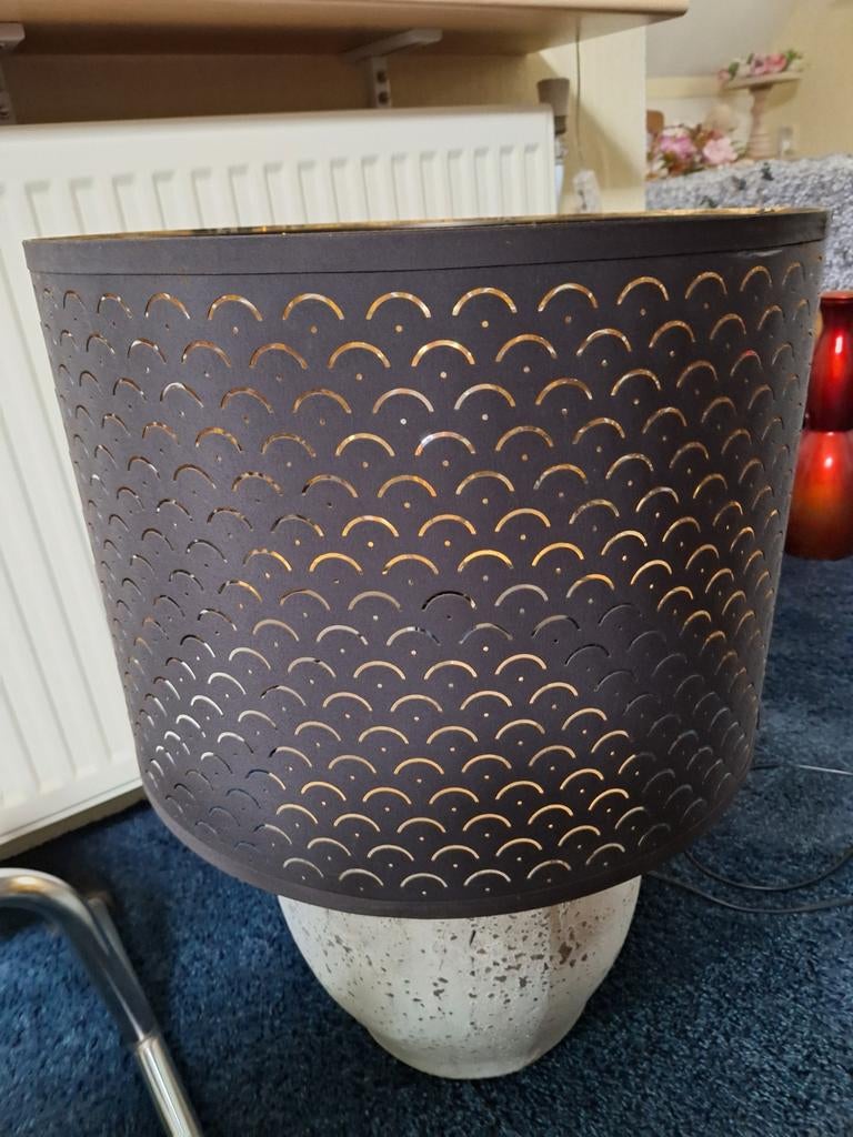 Ikea lampenkap zwart met gouden binnenkant - hanglamp, Huis en Inrichting, Lampen | Lampenkappen, Gebruikt, 25 tot 50 cm, Modern, Sfeervol