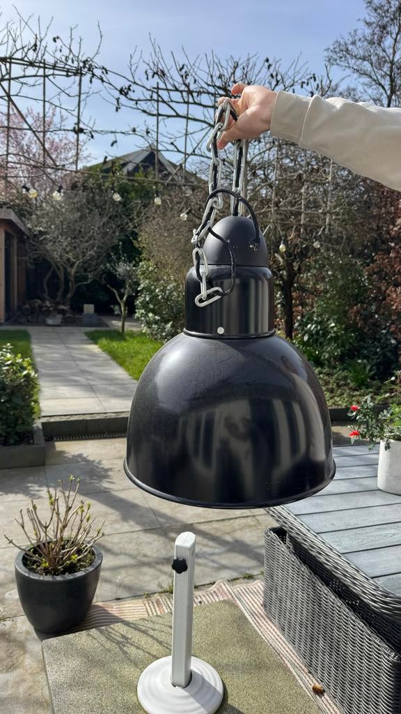 Set van 2 Zwarte VT Wonen hanglampen, ca 40 cm doorsnede, Ophalen of Verzenden, Gebruikt, Metaal, Minder dan 50 cm