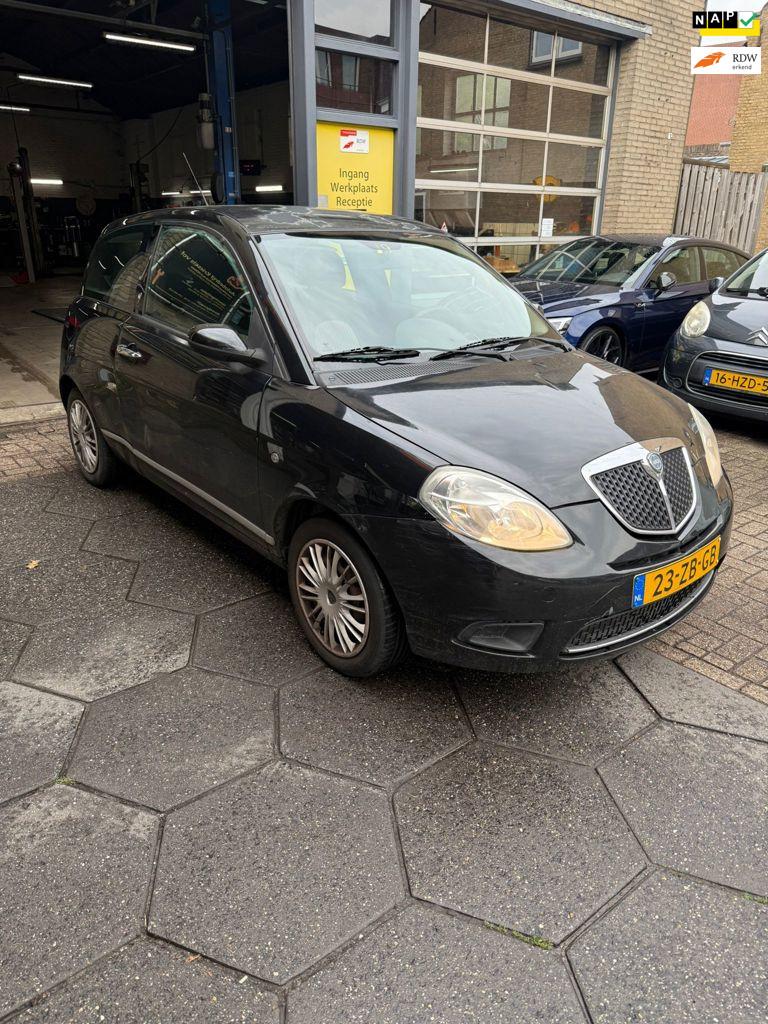 Lancia Ypsilon 1.4 Oro, Auto's, Lancia, Voorwielaandrijving, Gebruikt, 4 cilinders, 400 kg