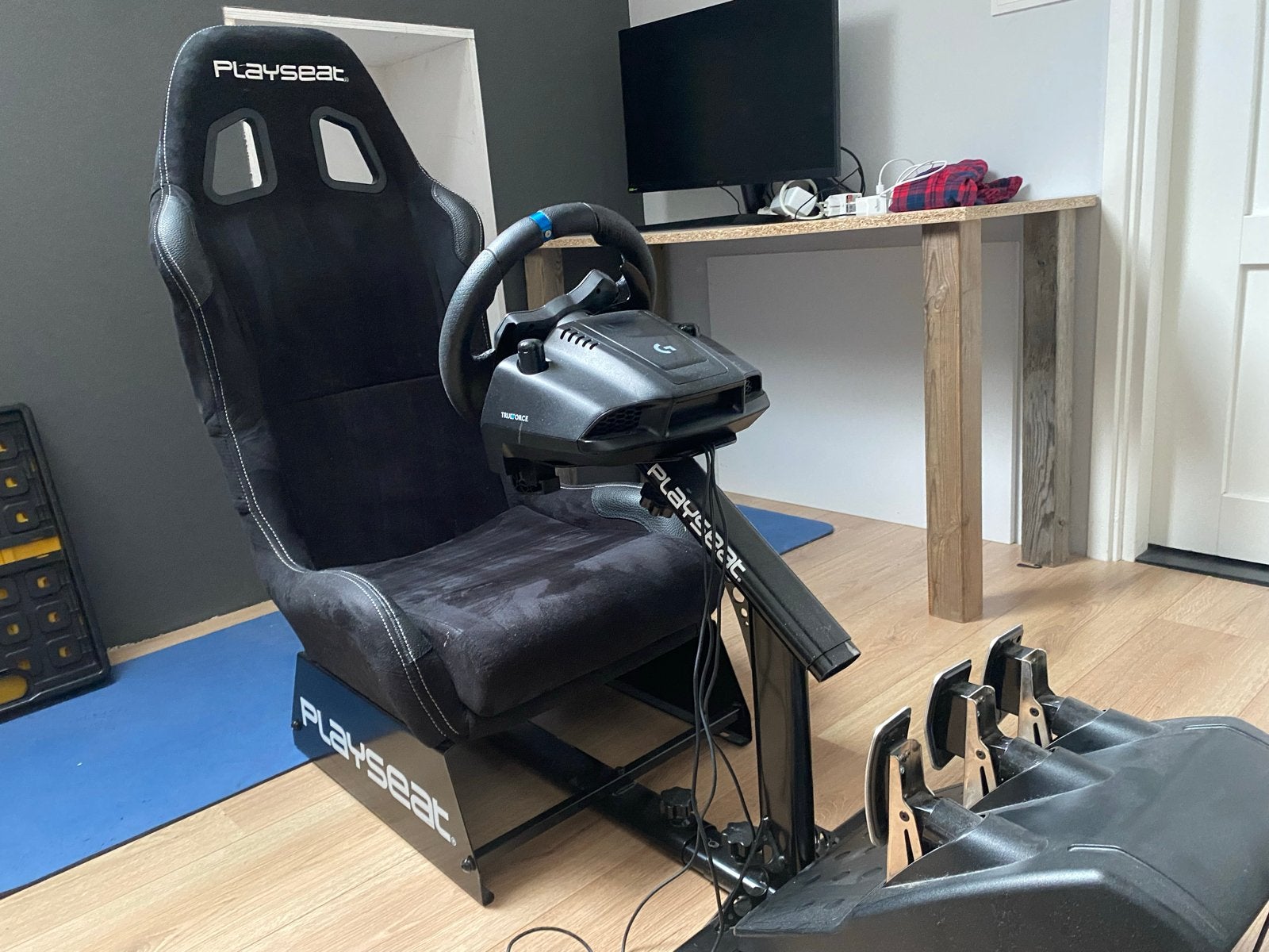 Playseat met Logitech G923 racestuur voor Xbox, Spelcomputers en Games, Spelcomputers | Xbox | Accessoires, Ophalen, Zo goed als nieuw
