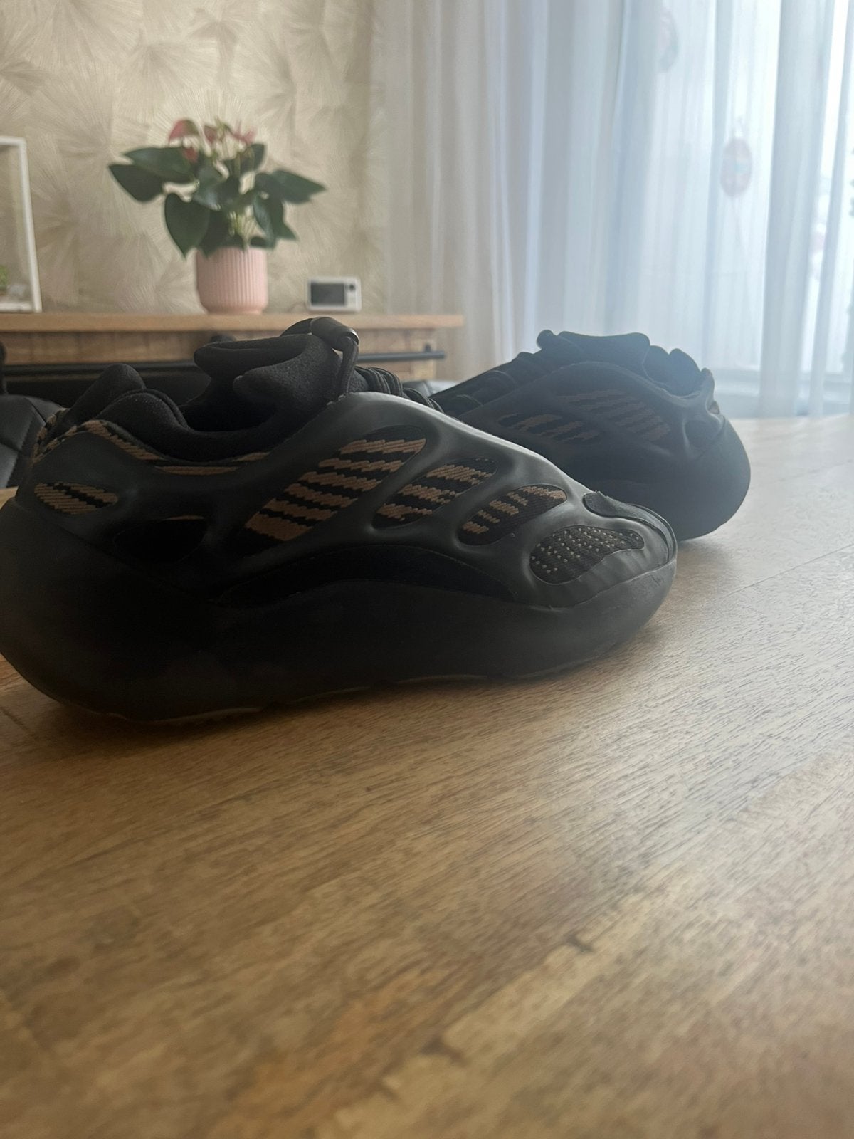 Yeezy 700, Ophalen, Zwart, Boots, Zo goed als nieuw