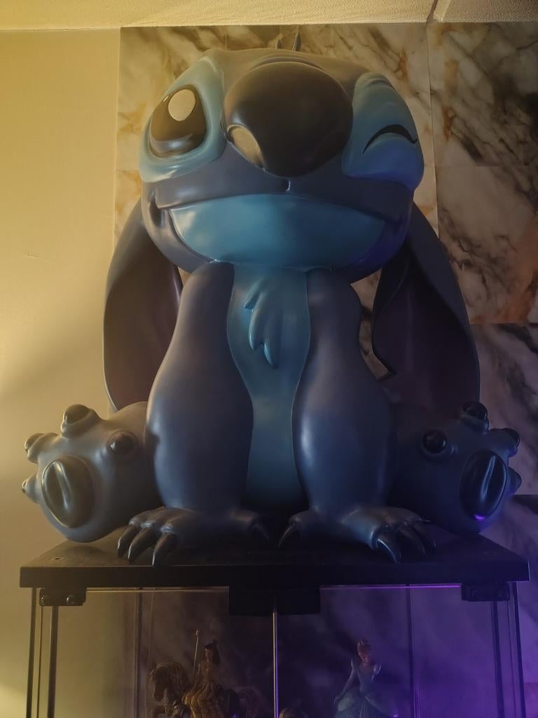 Groot Stitch beeld 65x55, Verzamelen, Disney, Ophalen of Verzenden, Overige figuren, Zo goed als nieuw, Beeldje of Figuurtje