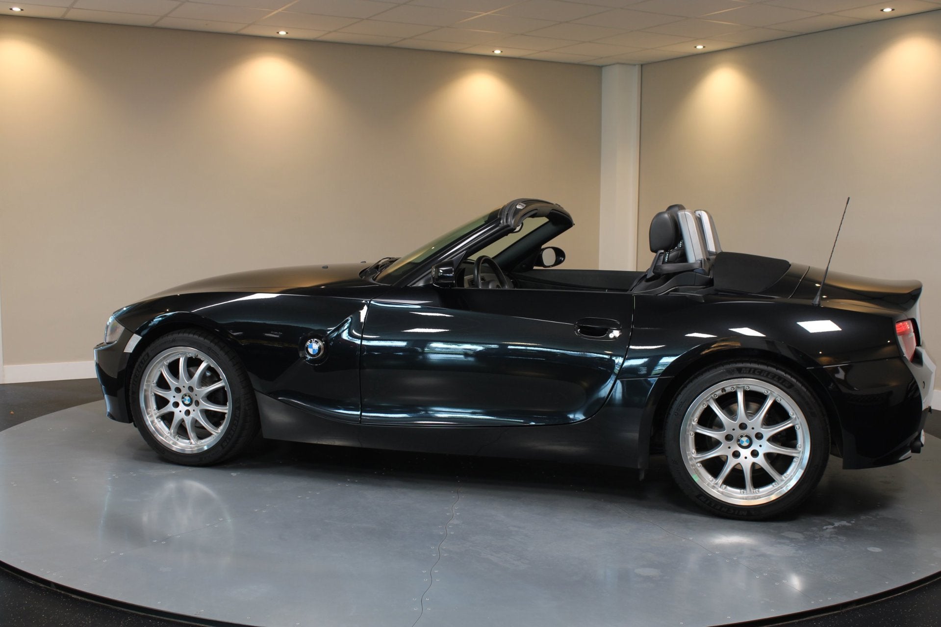 Foto 2 van BMW Z4 Roadster 2.0i Executive *Leer* Stoelverw.|Cruise|18''