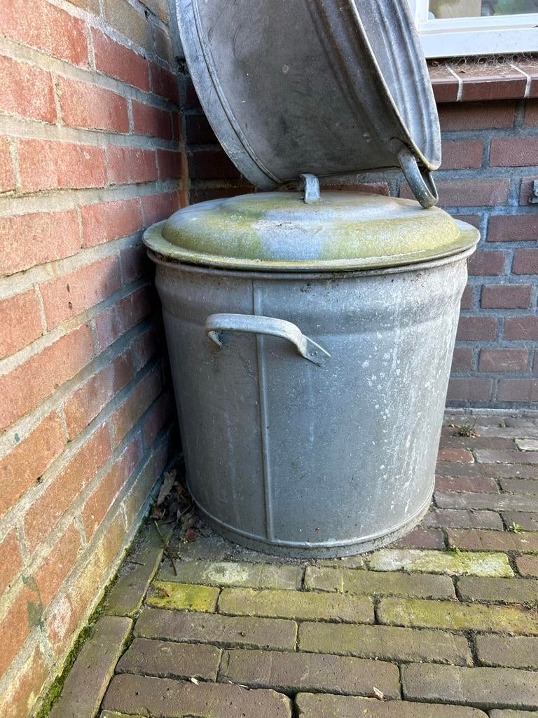 Vintage gegalvaniseerde bak met deksel, Ophalen