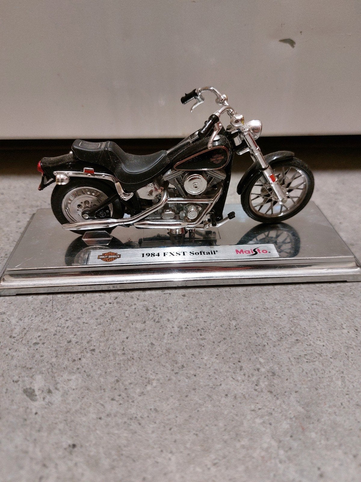 Harley Davidson 1984 FXST softail schaal model, Motoren, Ophalen of Verzenden, Gebruikt