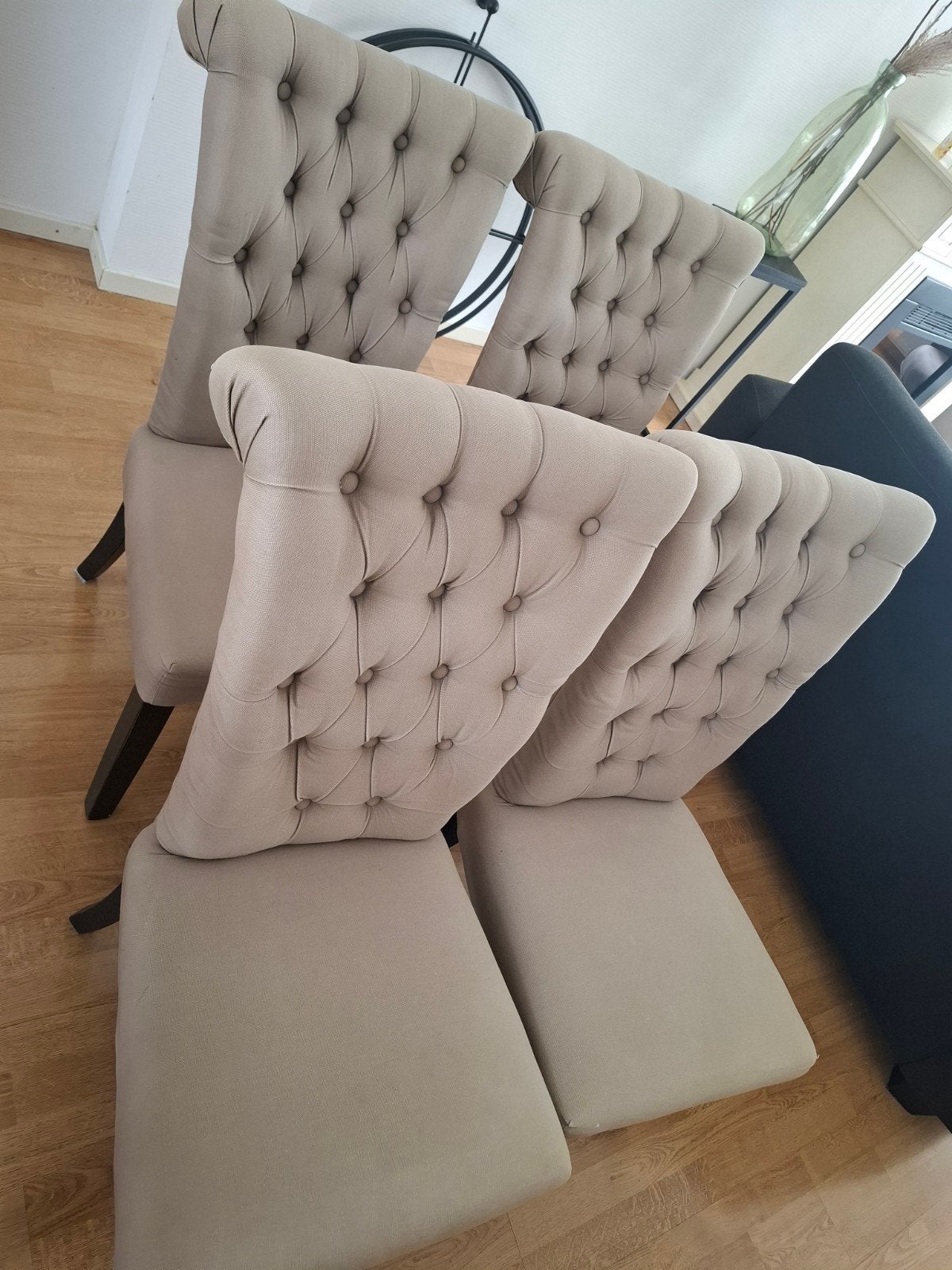 Set van 4 beige eetkamerstoelen met knopen, Ophalen, Gebruikt, Overige kleuren, Klassiek