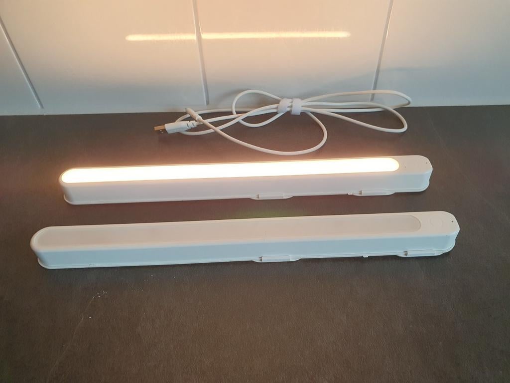 Set van 2 LED onderbouwlampen met USB-voeding, Ophalen of Verzenden, Zo goed als nieuw, Modern, functioneel