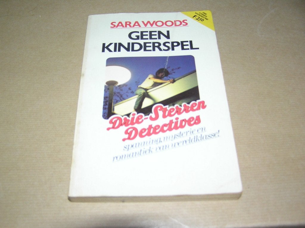  Geen kinderspel- Sara Woods, Ophalen of Verzenden, Gelezen, Sara Woods