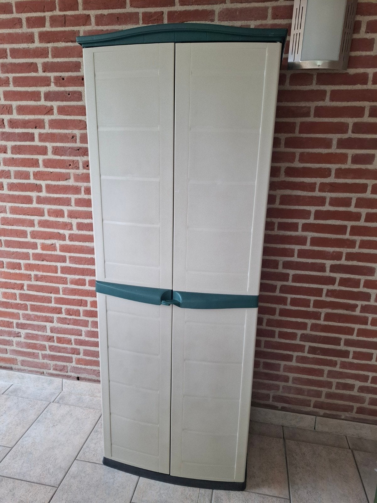 Kunststof opbergkast van Keter, Ophalen, Zo goed als nieuw