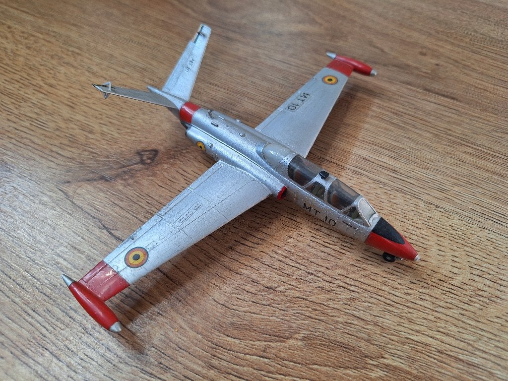 1:72 1/72 Gebouwd Model Fouga CM.170 Magister Klu vliegeropl, Overige merken, 1:72 tot 1:144, Ophalen of Verzenden, Zo goed als nieuw