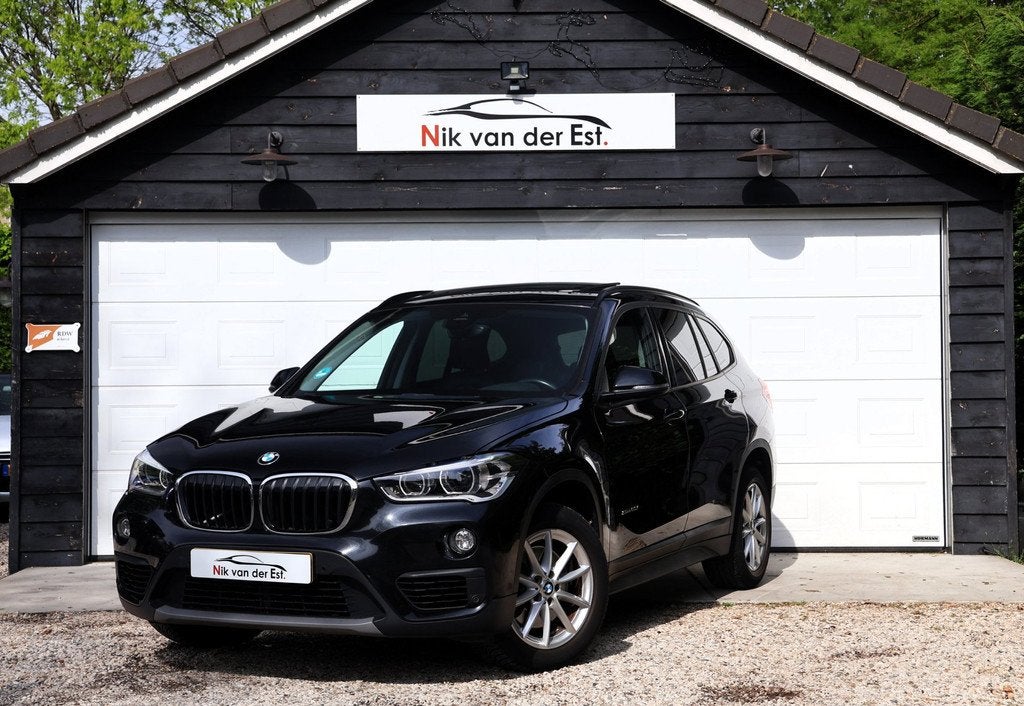 BMW X1 SDrive20i - High Executive-Pano-HUD-Stoelverwarming-C, Auto's, BMW, Bedrijf, Te koop, X1, ABS, Achteruitrijcamera, Airbags