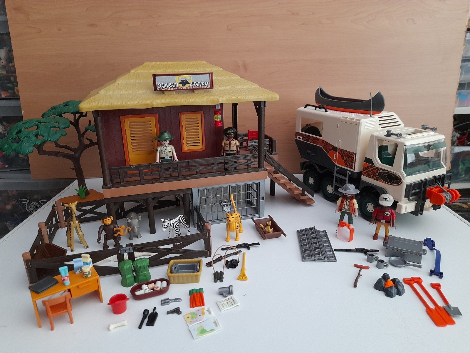 Playmobil safari verzorgingspost en vrachtwagen, Wild life, Gebouw, Complete set, Ophalen of Verzenden