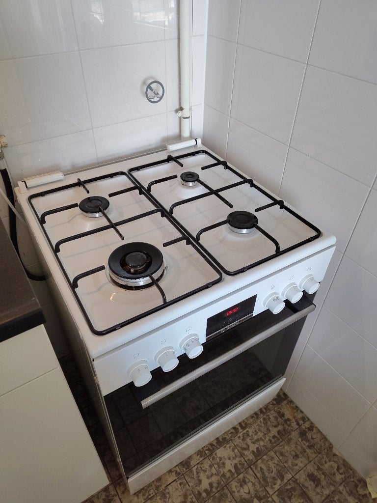 Bosch gasfornuis en elektrische oven, Witgoed en Apparatuur, Fornuizen, Ophalen, Gebruikt, 4 kookzones, Energieklasse A of zuiniger