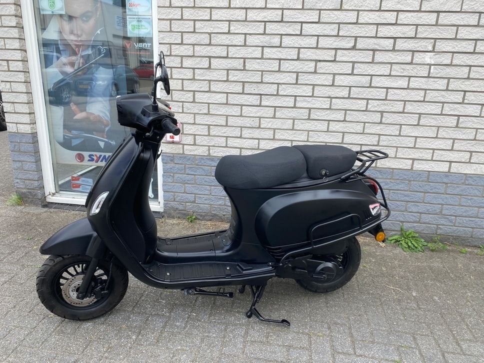JONGE AGM SENSO VX RIVA 45KM 4TAKT BROM MAT ZWART 2023 9000K, AGM, Onbekend, Onbekend, Agm