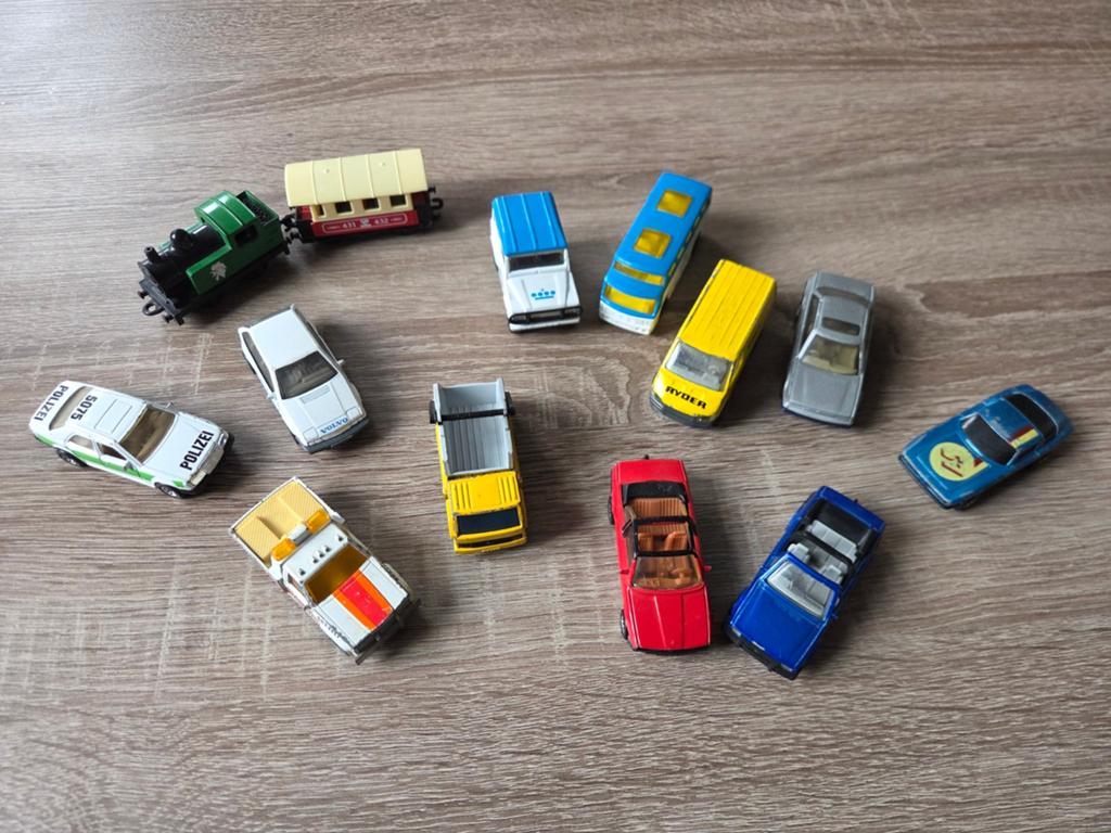 Matchbox 11 auto's en 1 trein, Ophalen of Verzenden, Auto