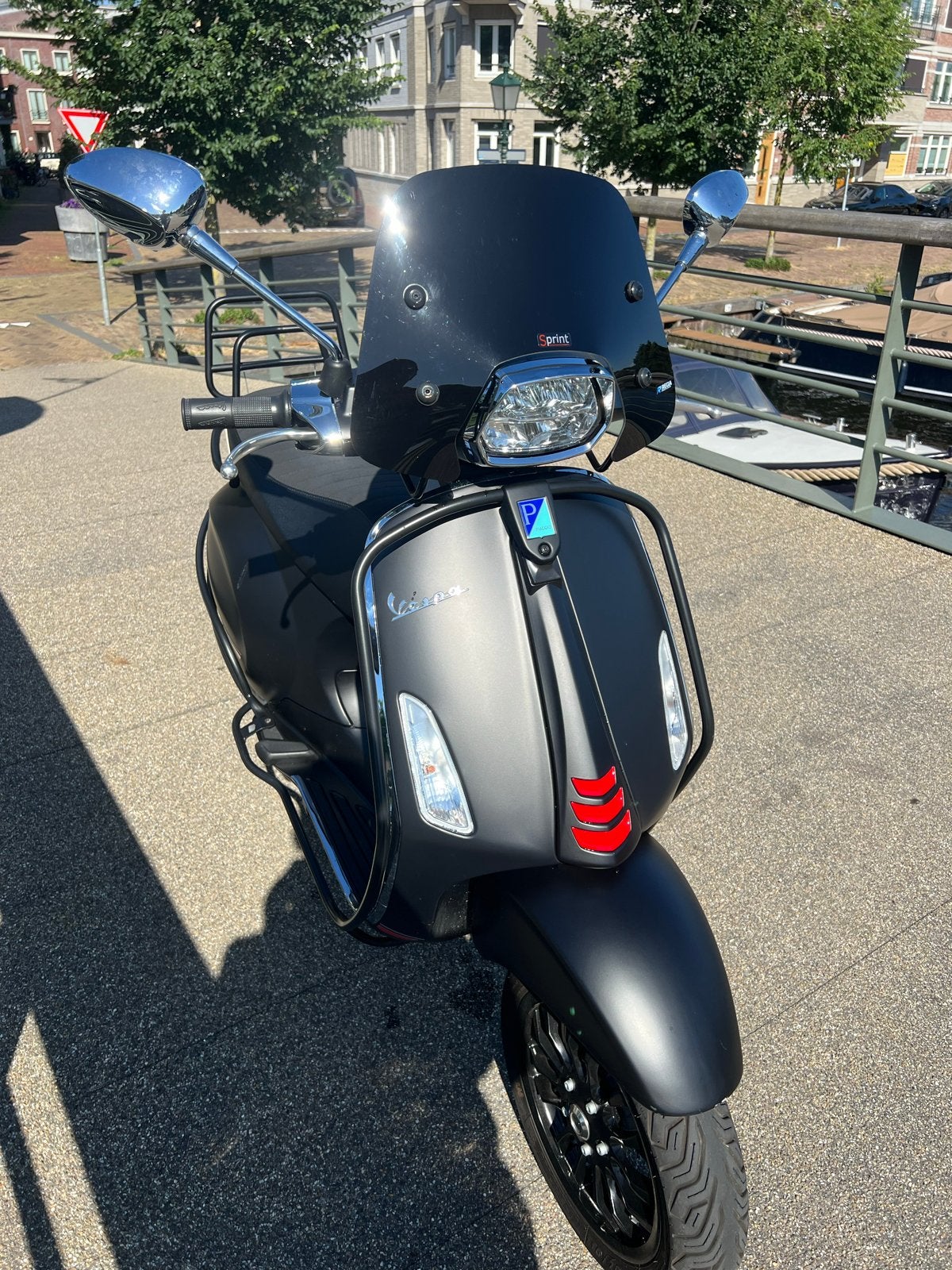 Vespa Sprint 2024 Mat Zwart - Zo goed als nieuw!, Fietsen en Brommers, Scooters | Vespa, Vespa S, Ophalen of Verzenden, Zo goed als nieuw