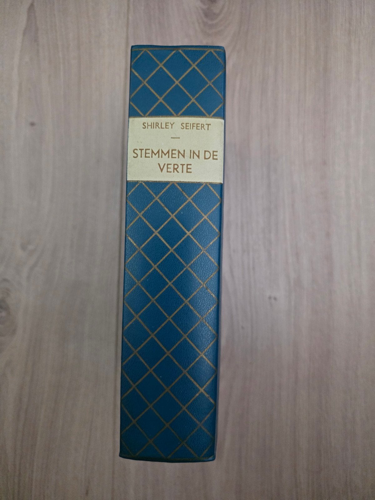 Shirley Seifert - Stemmen in de Verte (Hardcover), Ophalen of Verzenden, Gelezen, Shirley Seifert, Nederland