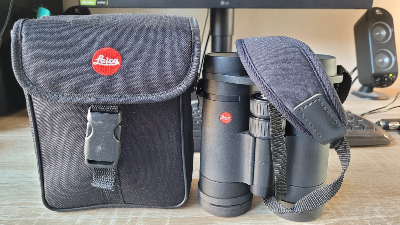 Leica Ultravid 8x42 Verrekijker met Tas en Draagriem, Dakkant (recht), Ophalen of Verzenden, Zo goed als nieuw, 8 tot 12x