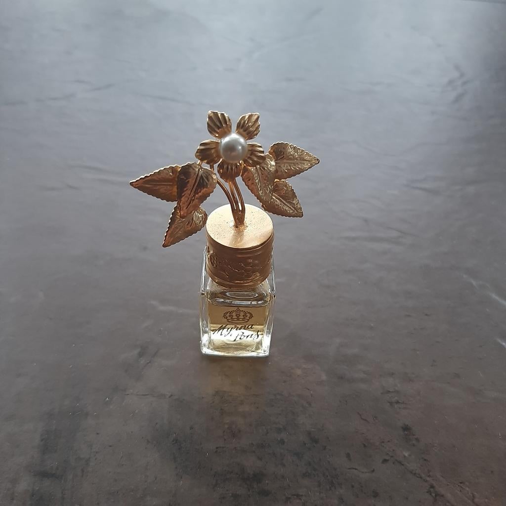 Vintage Myrna Pons parfumflesje, Ophalen of Verzenden, Zo goed als nieuw, Parfumfles, Gevuld