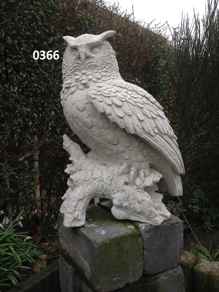 Uil op boomstam. nr 0366., Ophalen, Nieuw, Beton, Mensenbeeld