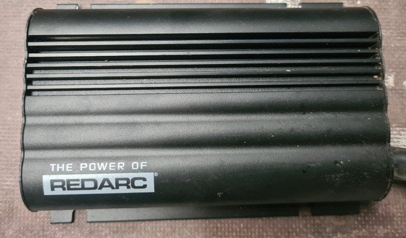 REDARC 12V/12V 25A Dual ACCULADER, Ophalen of Verzenden, Gebruikt