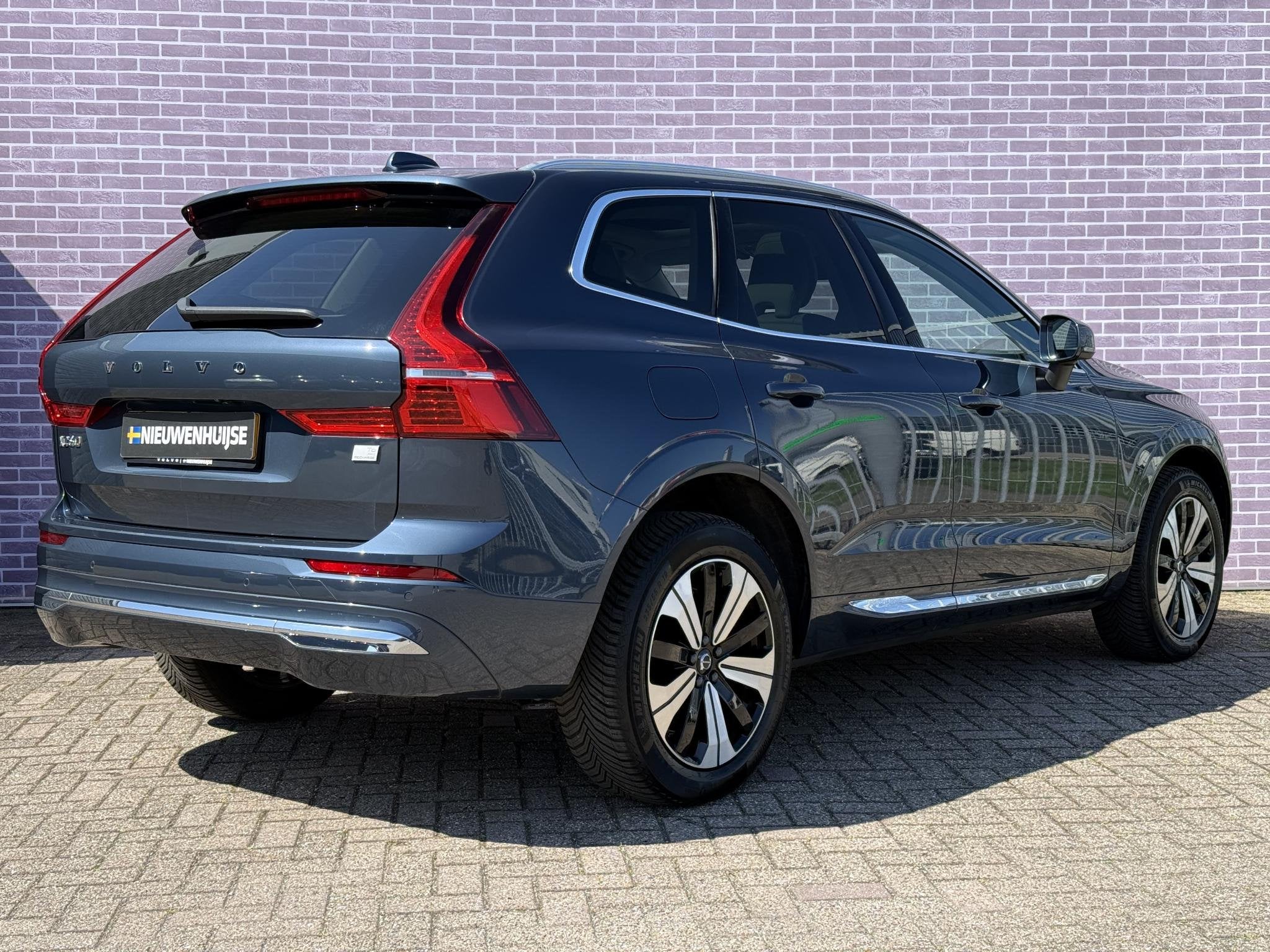 Volvo XC60 2.0 T6 Plug-in hybrid AWD Essential Edition Brigh, Auto's, Automaat, Gebruikt, Euro 6, 4 cilinders