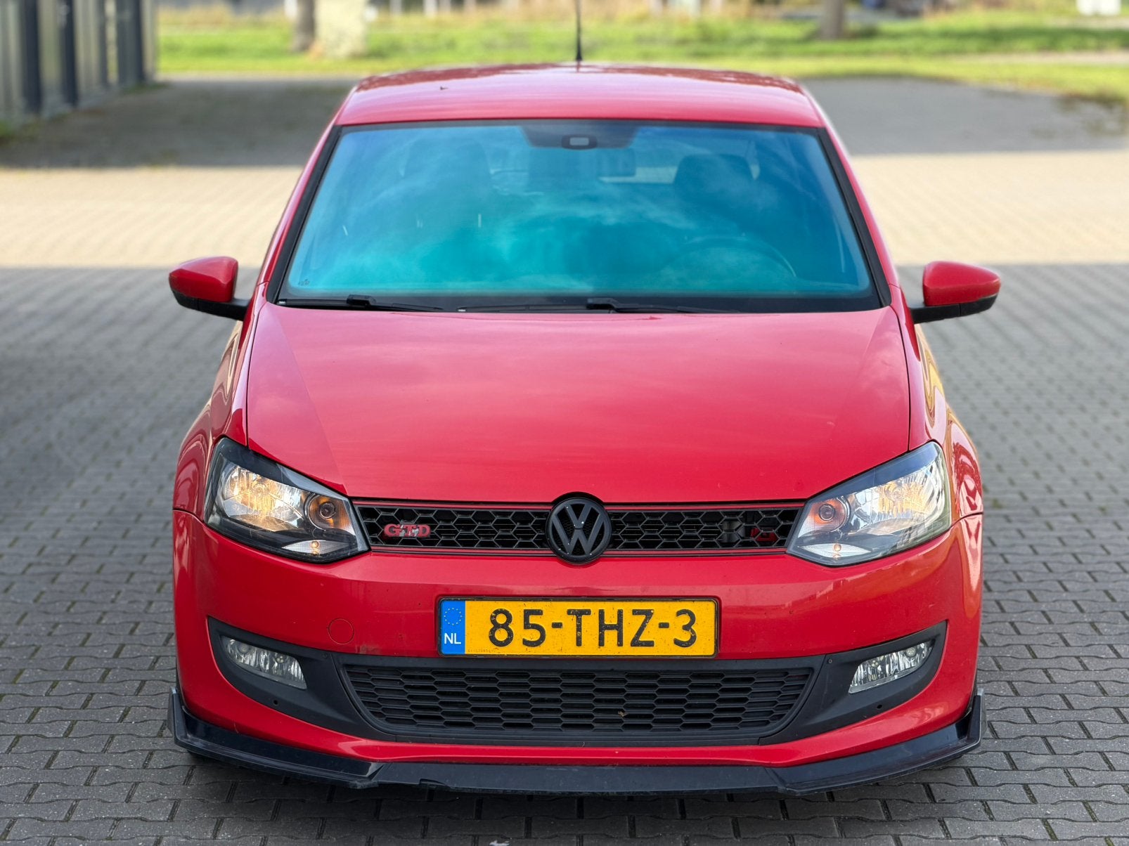 Foto 4 van Volkswagen Polo 1.2 TDI 55KW BM 2012 Rood | GTI Interieur