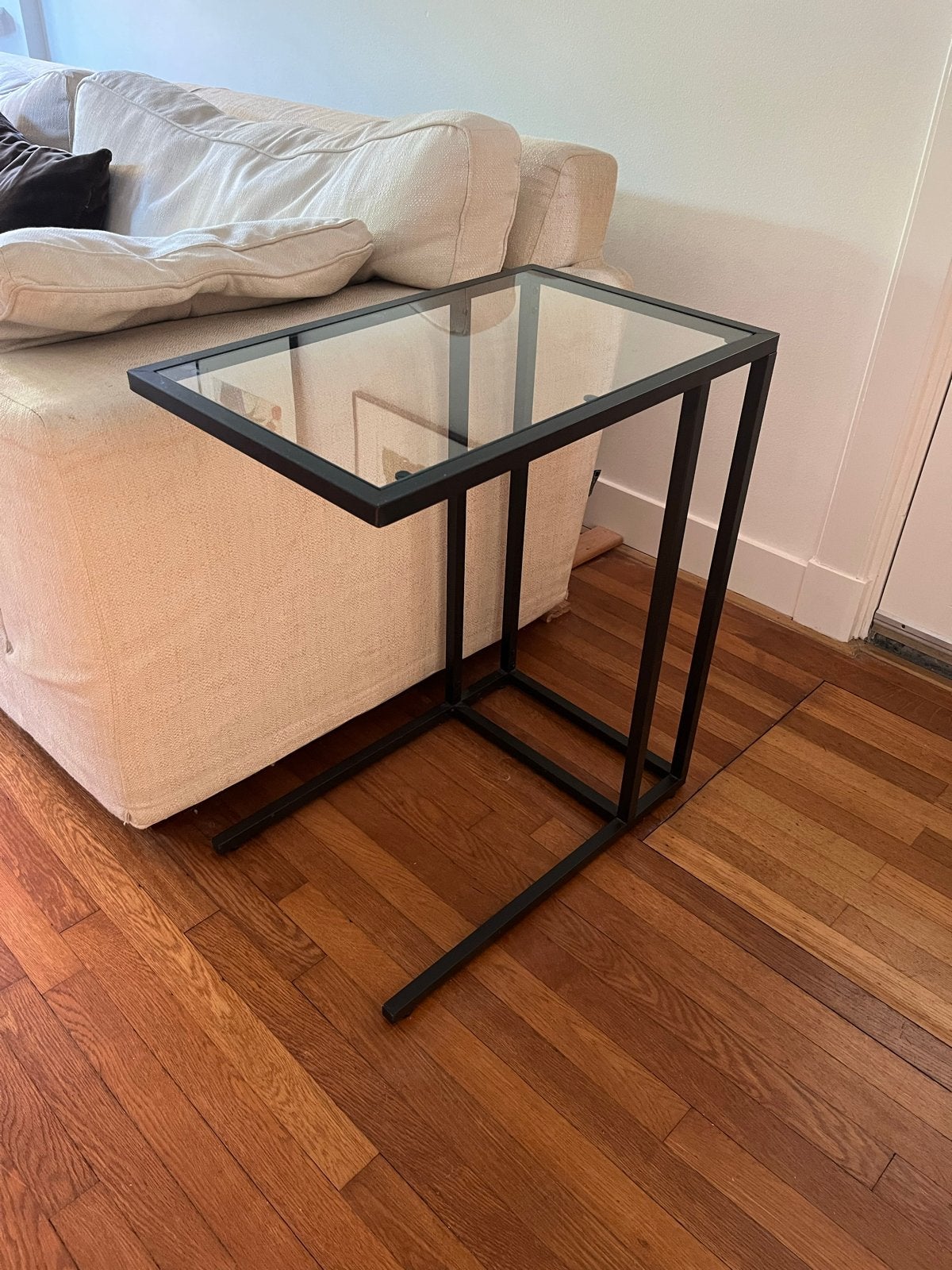 IKEA bijzettafel met glazen blad en metalen frame, Ophalen, Minder dan 55 cm, 60 cm of meer, Rechthoekig