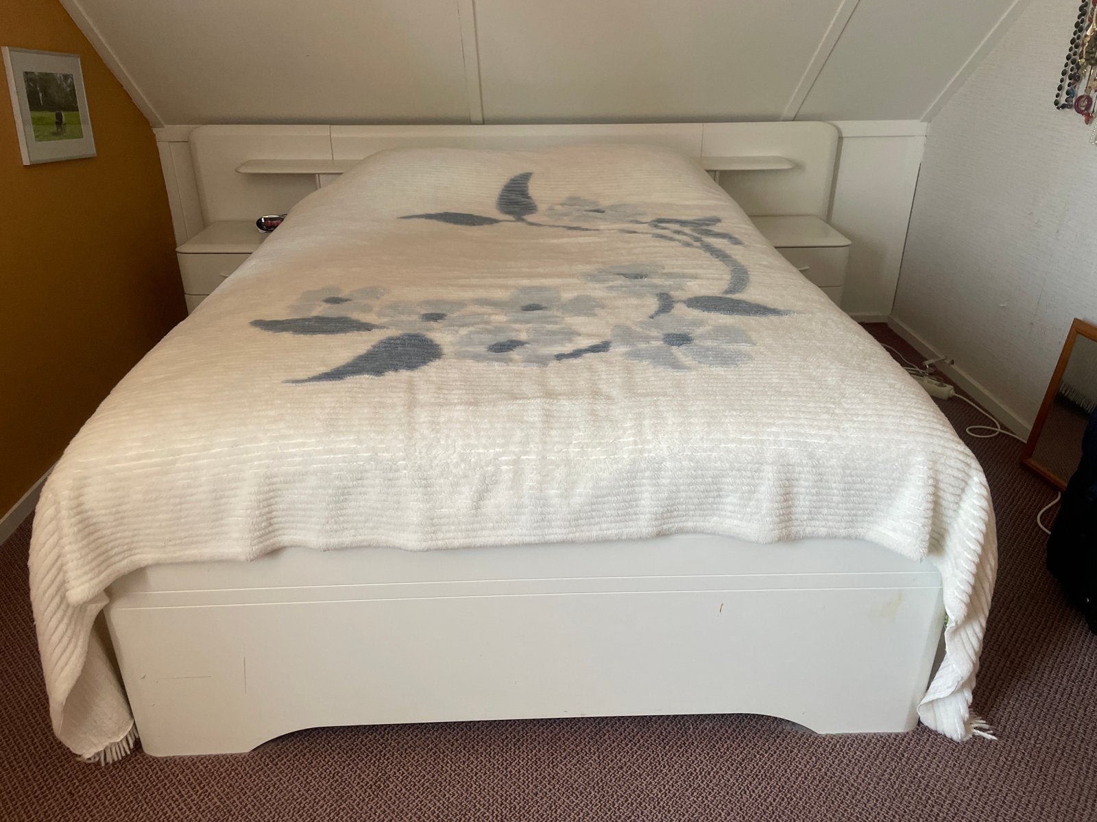 Mooi bed 140x200 cm met lattenbodems   en matras, Wit, Tweepersoons, Zo goed als nieuw, 200 cm