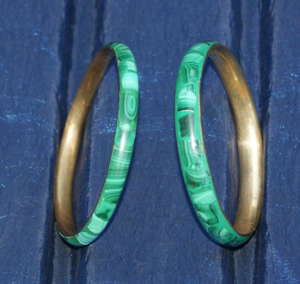 Twee Malachieten armbanden, Ophalen
