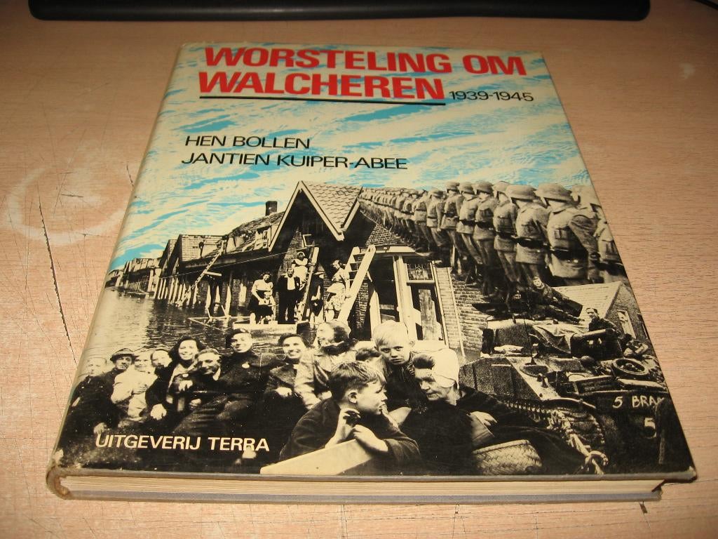 Hen Bollen     Worsteling om Walcheren  1939 - 1945, Ophalen of Verzenden, Tweede Wereldoorlog, Gelezen, Overige onderwerpen