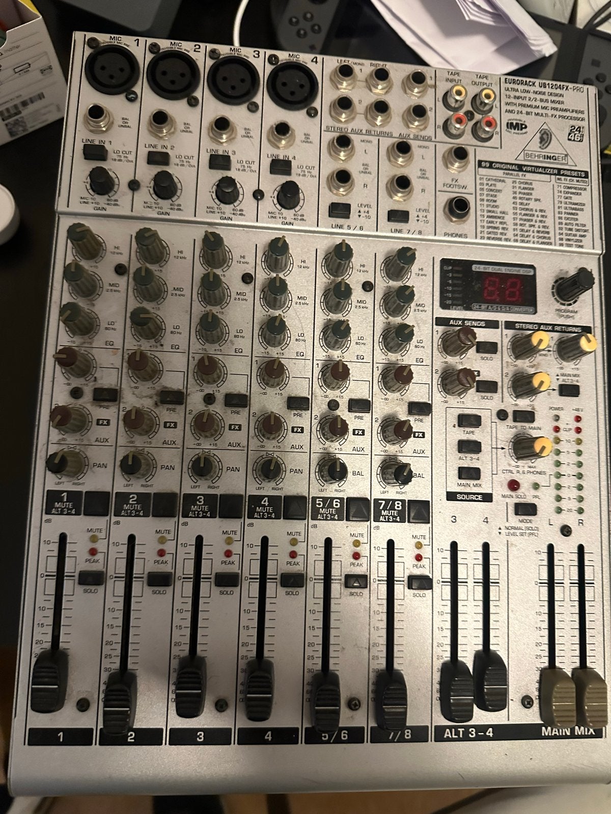 Behringer Eurorack UB1204FX-PRO Mengpaneel, Ophalen, Gebruikt, 5 tot 10 kanalen, Microfooningang