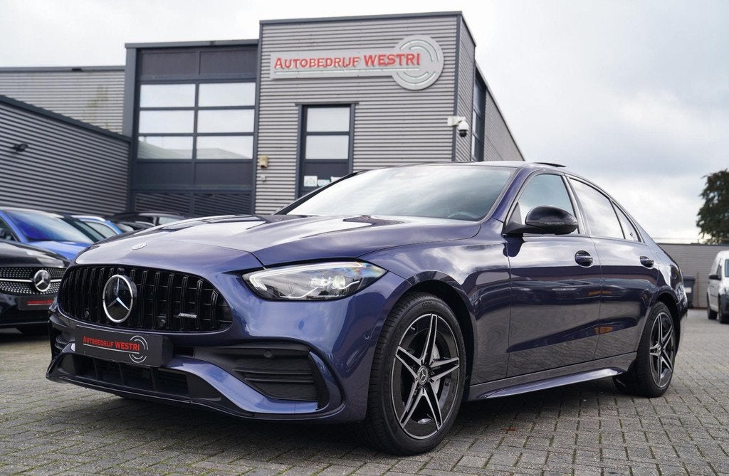 Mercedes-Benz C-klasse 300 e star Edition AMG Line Plus | Pa, Auto's, Mercedes-Benz, Automaat, 4 cilinders, Blauw, Plug-in hybride